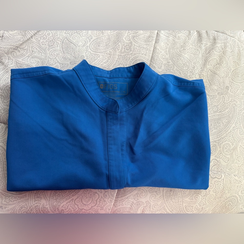 Figs oversized mandarin scrub top size XL